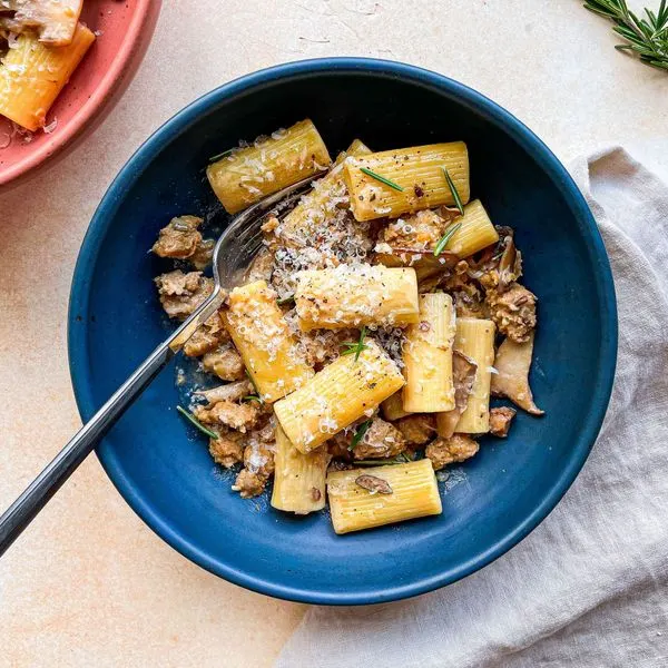 Nut-Free Shellfish-Free Creamy Mushroom Pasta With Vegetarian Sausage — Italian recipe