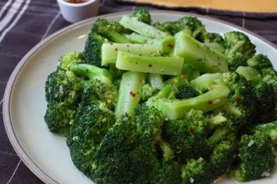 Vegan Vegetarian Garlic Lemon Chili Broccoli — American recipe