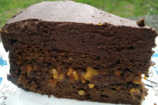 Vegetarian Gluten-Free Caramel Peanut Fudge Cake