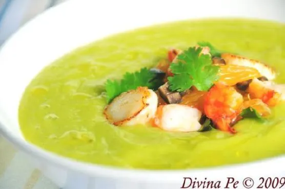 Dairy-Free Paleo Chilled Avocado and Cucumber Soup With Prawn and Scallop Salsa — Mexican recipe