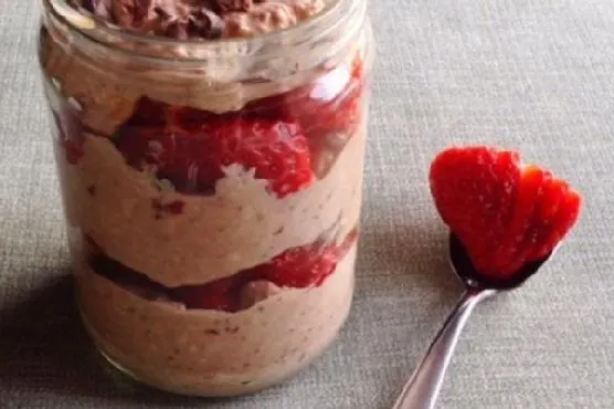 Gluten-Free Egg-Free Chocolatey Overnight Oats with Strawberries