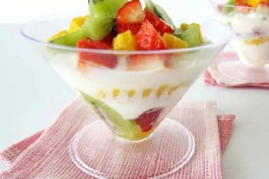 Vegetarian Gluten-Free Fruity Yogurt Parfait
