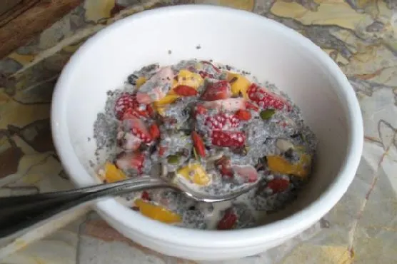 Vegan Vegetarian Goldilocks Chia Seed Porridge