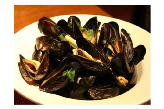 Gluten-Free Dairy-Free Mussels In Ginger and Lemongrass Broth