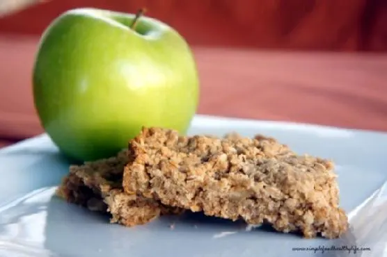 Vegetarian Egg-Free Peanut Butter and Apple Oatmeal Breakfast Bars