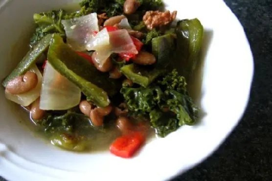 Nut-Free Shellfish-Free Pinto Beans, Roast Peppers & Kale Soup