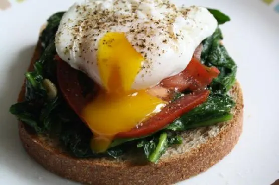 Vegetarian Dairy-Free Poached Egg With Spinach and Tomato