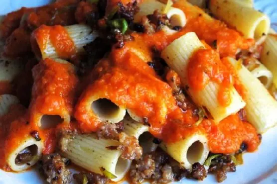 Nut-Free Shellfish-Free Rigatoni With Sweet Sausages In Creamy Tomato Sauce