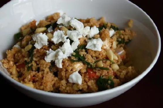 Vegetarian Shellfish-Free Spinach, Tomato & Onion Couscous