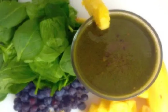 Gluten-Free Dairy-Free TROPICAL BANANA GREEN SMOOTHIE