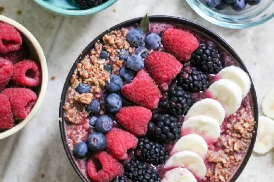 Vegetarian Shellfish-Free Blackberry Granola Smoothie Bowl — Southern recipe