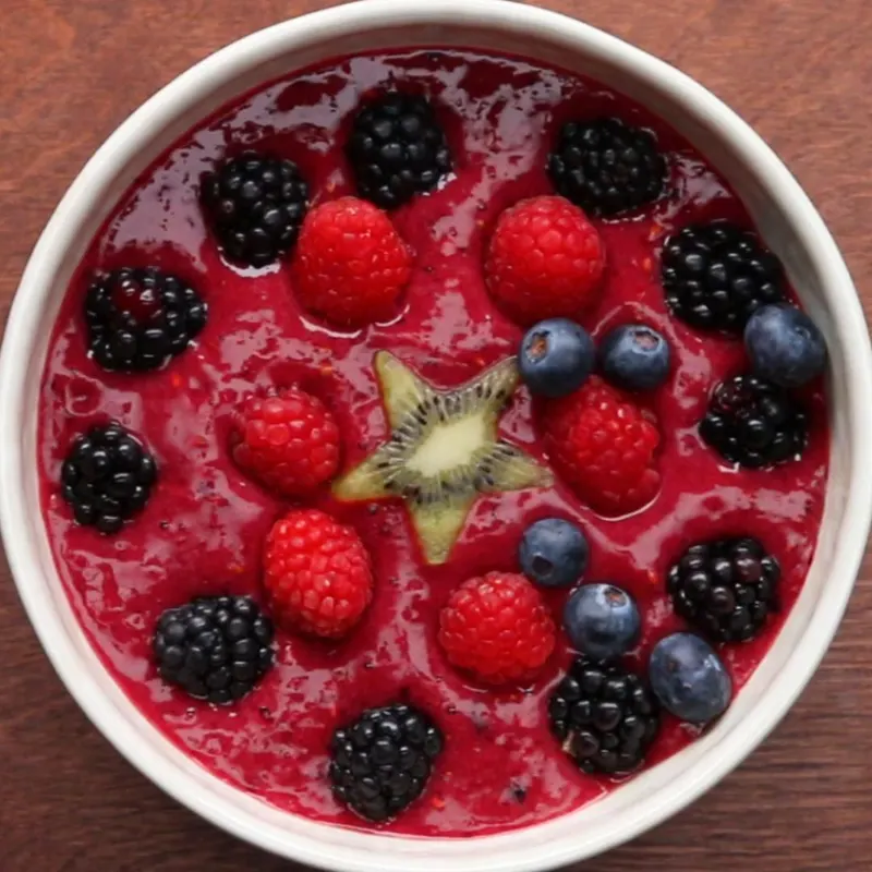 Vegan Vegetarian Banana Berry Smoothie Bowl