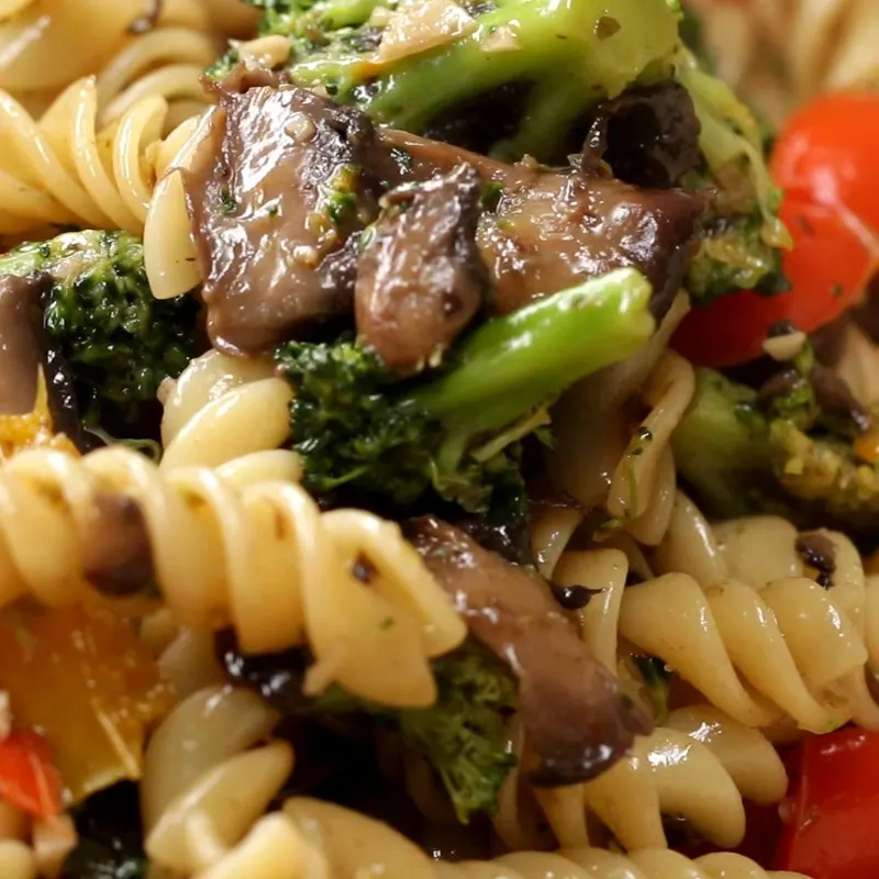 Vegan Vegetarian Garlic Veggie Rotini Pasta