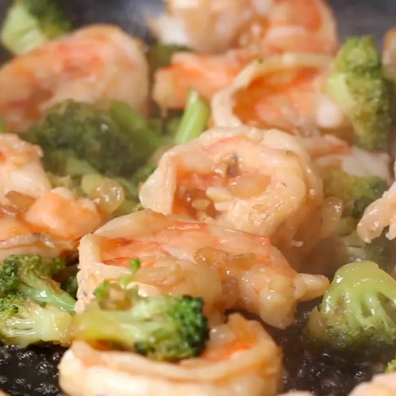 Dairy-Free Keto Garlic Broccoli Shrimp Stir Fry