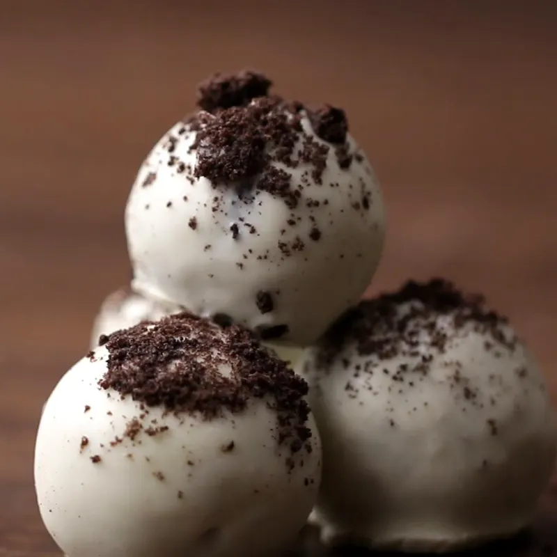 Vegetarian Gluten-Free Cookies & Cream Truffles