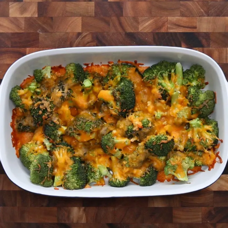 Vegetarian Gluten-Free Cheesy Garlic Broccoli
