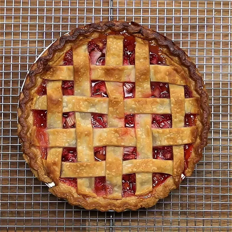 Vegetarian Gluten-Free Strawberry Rhubarb Pie