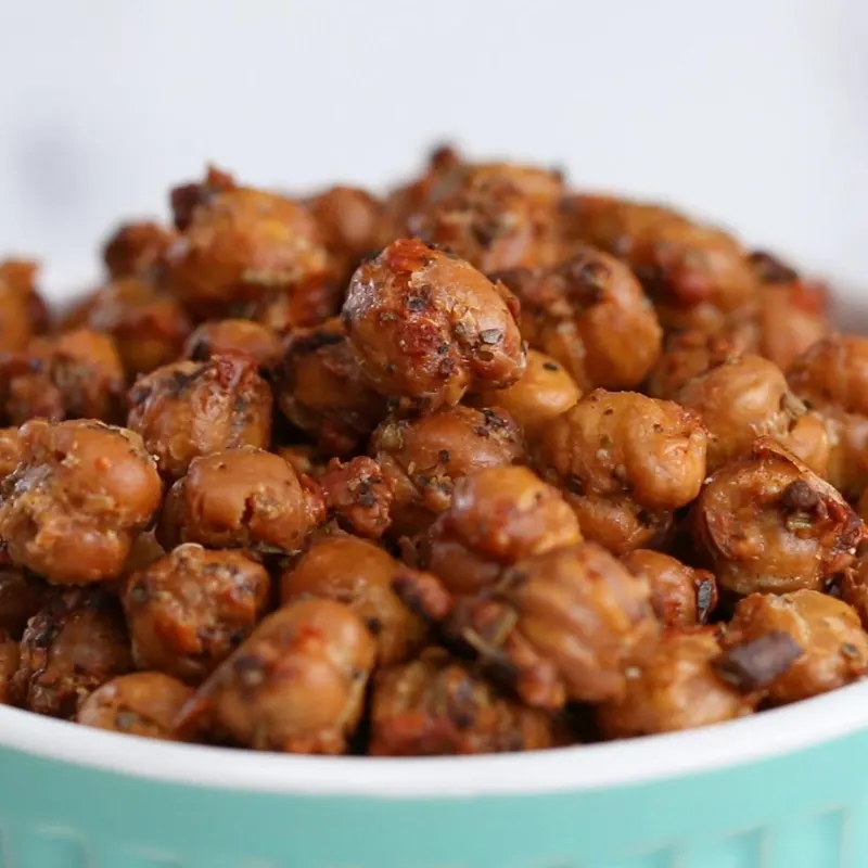 Vegetarian Gluten-Free Garlic Parmesan Roasted Chickpeas