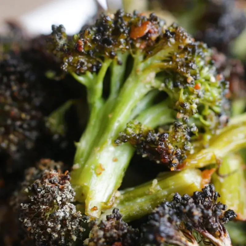 Vegetarian Gluten-Free Garlic Parmesan Roasted Broccoli