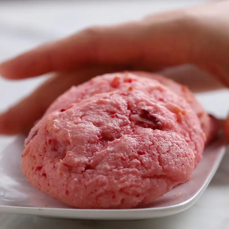 Vegetarian Gluten-Free Strawberries ‘n’ Cream Cake Mix Cookies