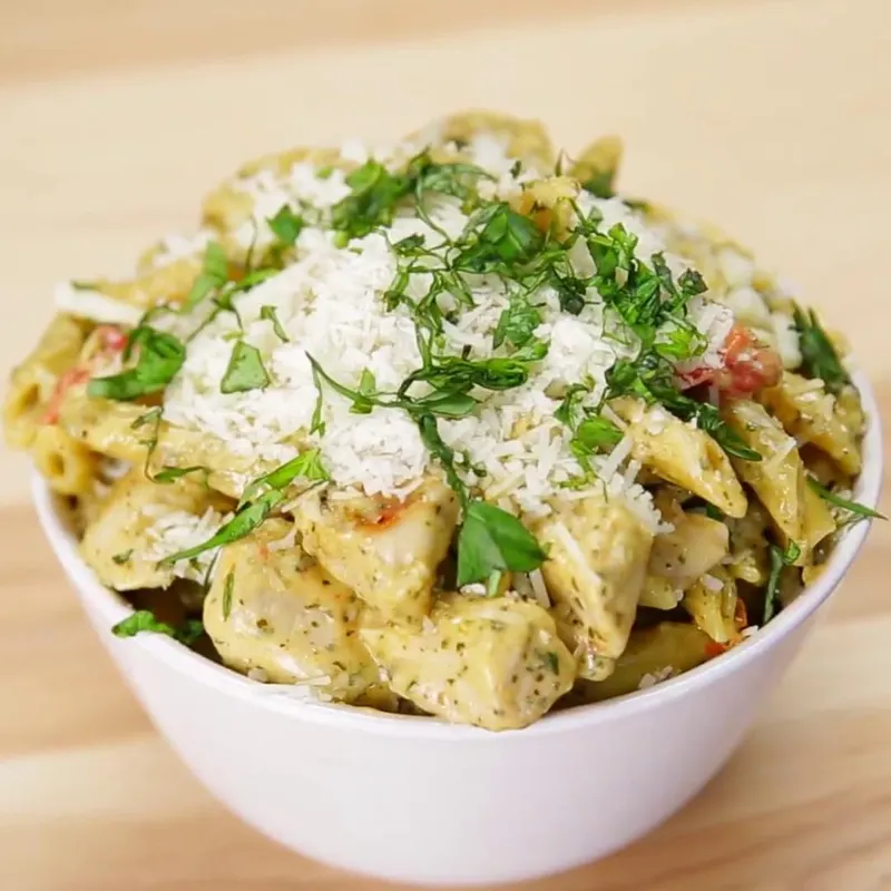 Nut-Free Shellfish-Free One-Pan Garlic Chicken Pesto Pasta