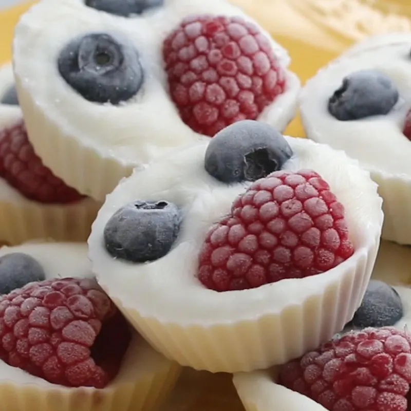 Vegetarian Gluten-Free Froyo Fruit Cups