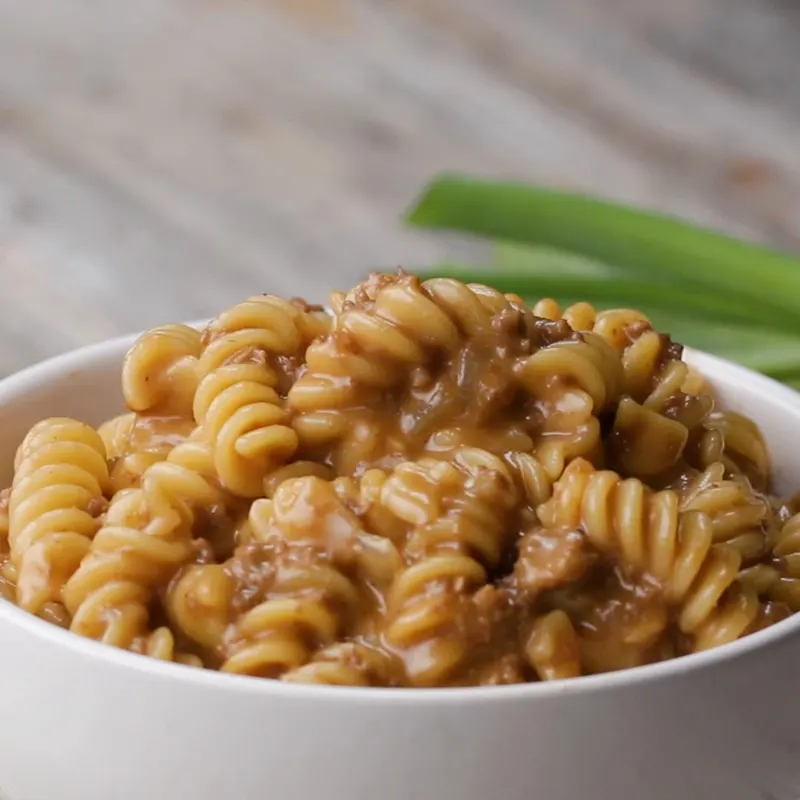 Nut-Free Shellfish-Free One-Pot Cheeseburger Pasta