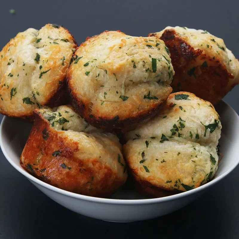 Vegetarian Gluten-Free Pull-Apart Garlic Rolls