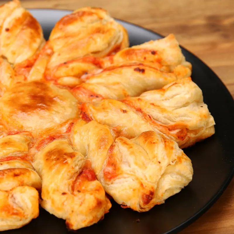 Vegetarian Nut-Free Pizza Puff Pastry Twists