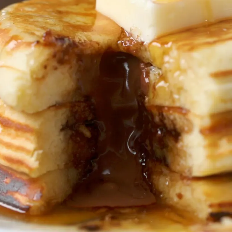 Vegetarian Nut-Free Fluffy Chocolate Lava Pancakes