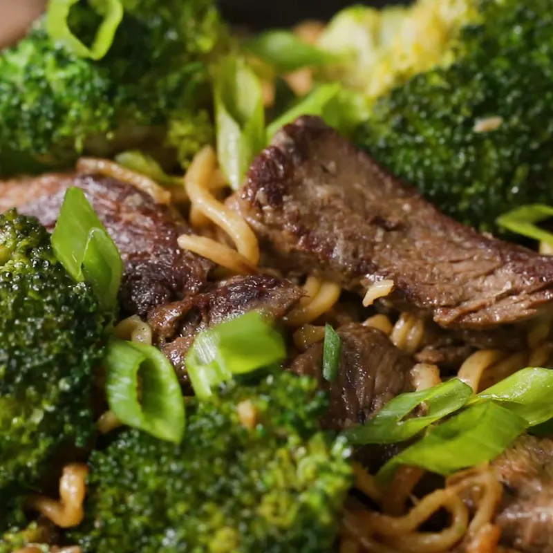 Vegan Vegetarian Beef & Broccoli Chow Mein