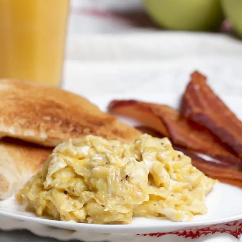 Vegetarian Gluten-Free Simple Scrambled Eggs