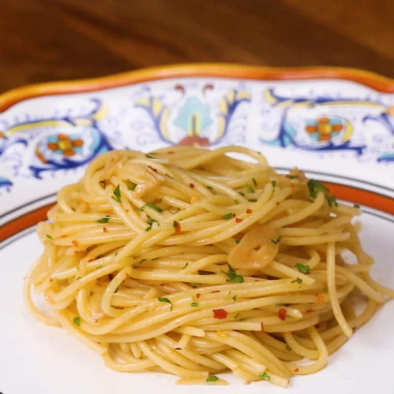 Vegan Vegetarian Spaghetti With Garlic And Oil