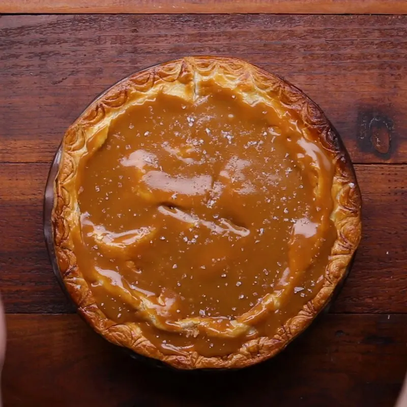 Vegetarian Nut-Free Salted Caramel Apple Pie
