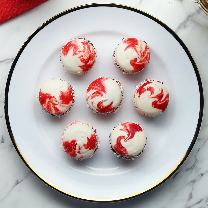 Vegetarian Shellfish-Free Peppermint Macarons