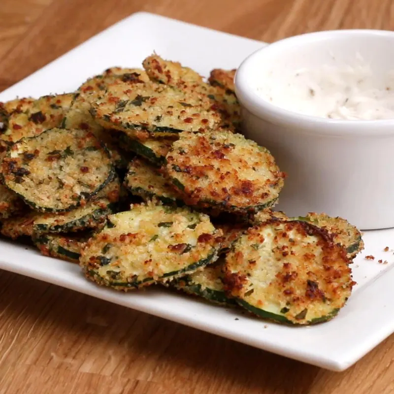 Vegetarian Nut-Free Garlic Parmesan Zucchini Chips