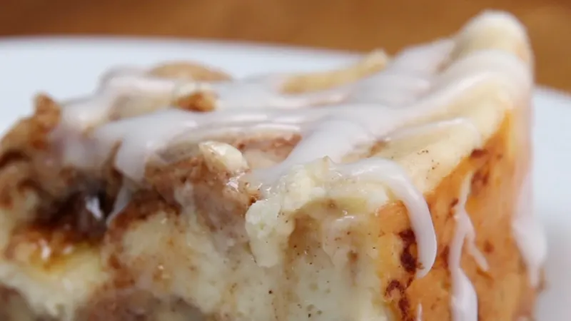 Vegetarian Gluten-Free Cinnamon Roll Cheesecake
