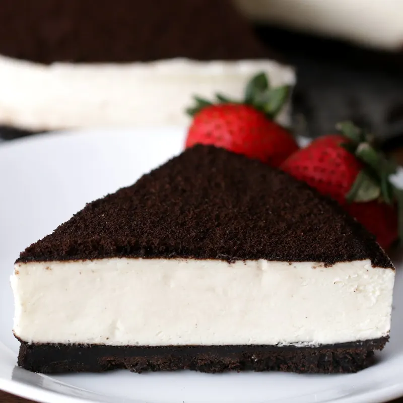 Vegetarian Gluten-Free No-Bake Cookies and Cream Cheesecake