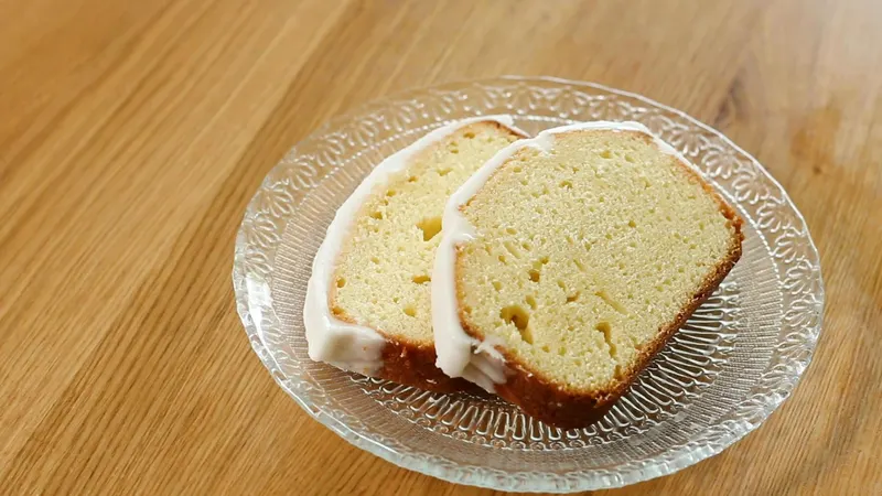 Vegetarian Nut-Free Lemon Loaf Cake