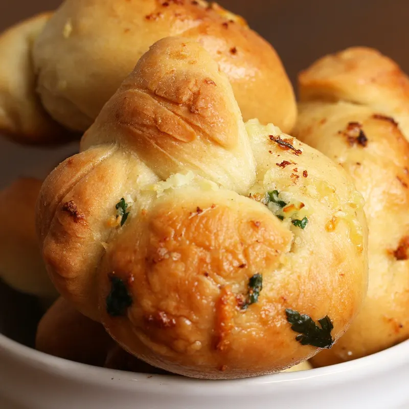 Vegetarian Nut-Free Garlic Knots