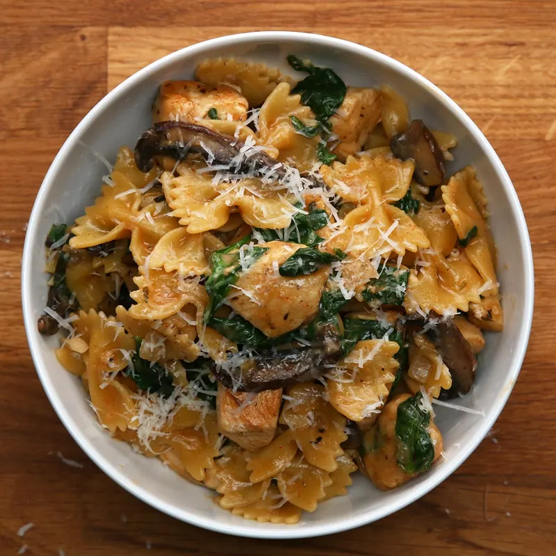 Nut-Free Shellfish-Free One-Pot Chicken And Mushroom Pasta