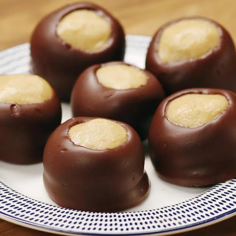 Vegetarian Gluten-Free No-Bake Chocolate Peanut Butter Balls (Buckeyes)