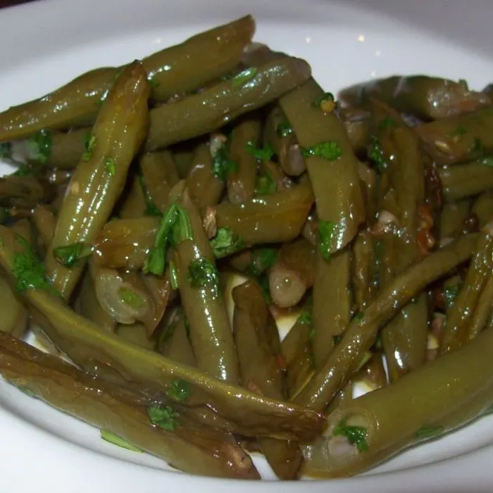 Vegan Vegetarian Fasoliyyeh Bi Z-Zayt (Syrian Green Beans with Olive Oil) — Syrian recipe