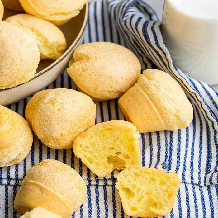 Vegetarian Gluten-Free Brazilian cheese bread (pão de queijo)